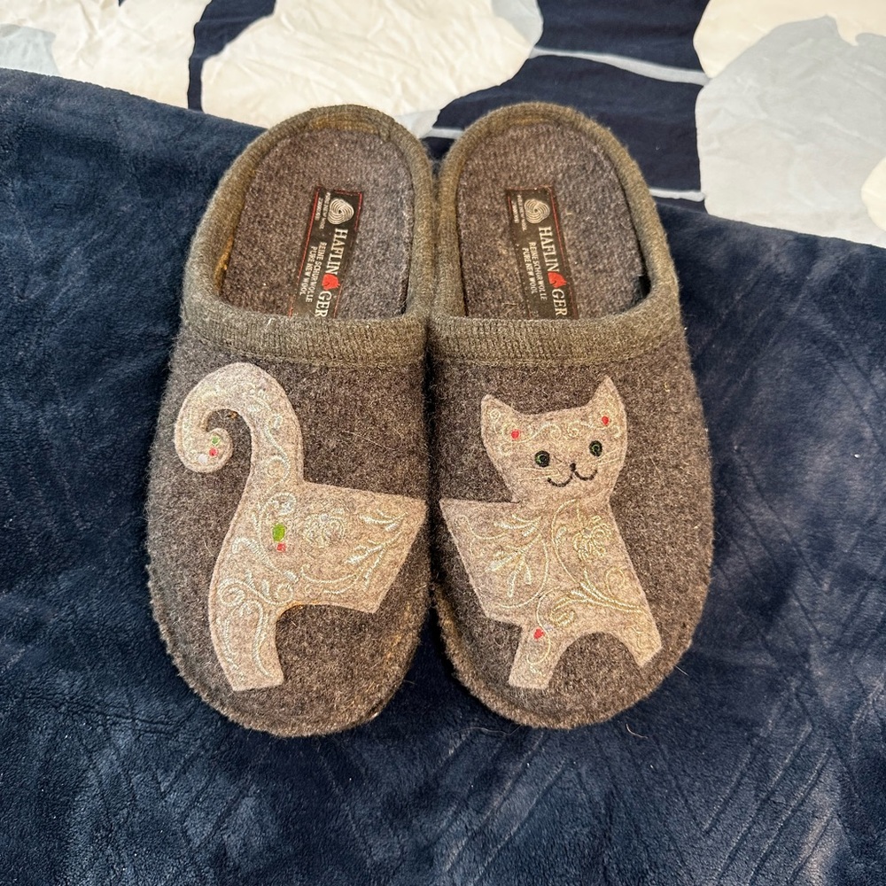 Haflinger Wool Slippers with Cat Design